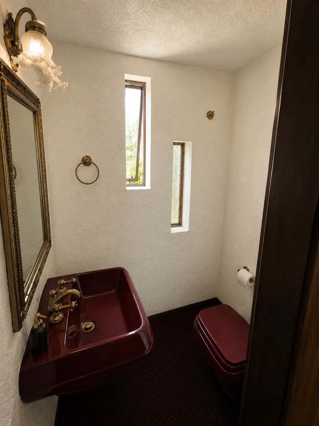 Baño de invitados — Medio baño para visitas.